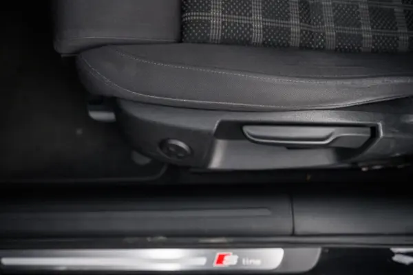 Audi A4 Avant 2.0 TDI Business Line S-line 21