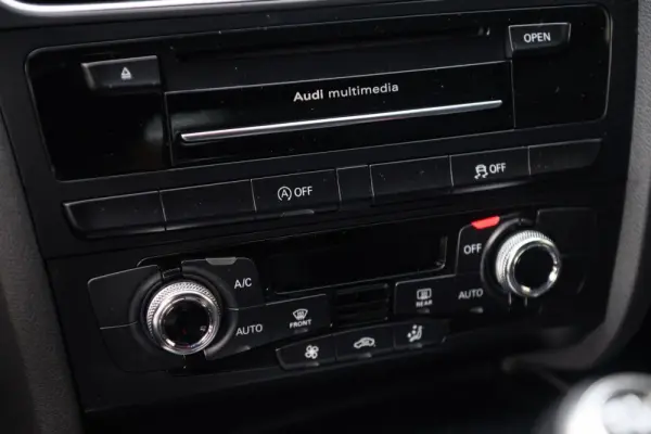 Audi A4 Avant 2.0 TDI Business Line S-line 31