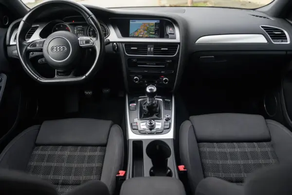 Audi A4 Avant 2.0 TDI Business Line S-line 35