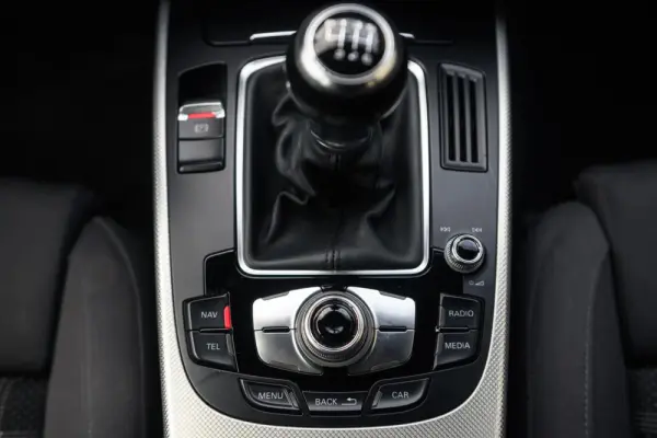 Audi A4 Avant 2.0 TDI Business Line S-line 39