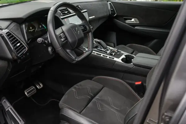 DS DS7 Crossback E-Tense Performance Line EAT8 19