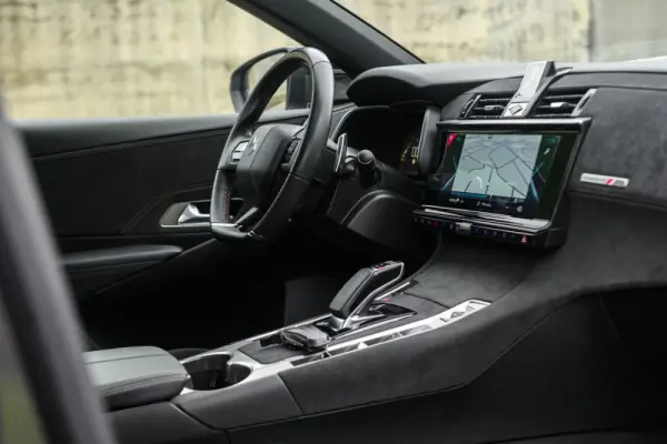 DS DS7 Crossback E-Tense Performance Line EAT8 23