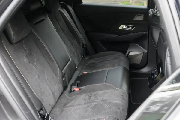 DS DS7 Crossback E-Tense Performance Line EAT8 24