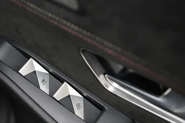 DS DS7 Crossback E-Tense Performance Line EAT8 27