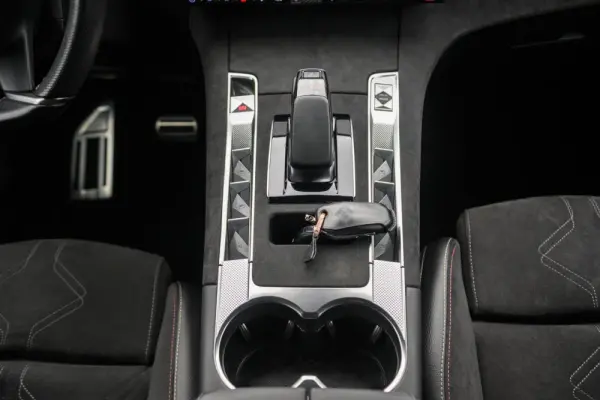 DS DS7 Crossback E-Tense Performance Line EAT8 39