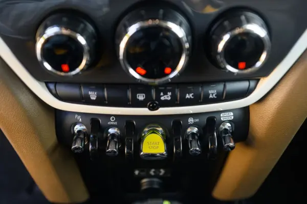 MINI Countryman Cooper SE ALL4 Auto 27