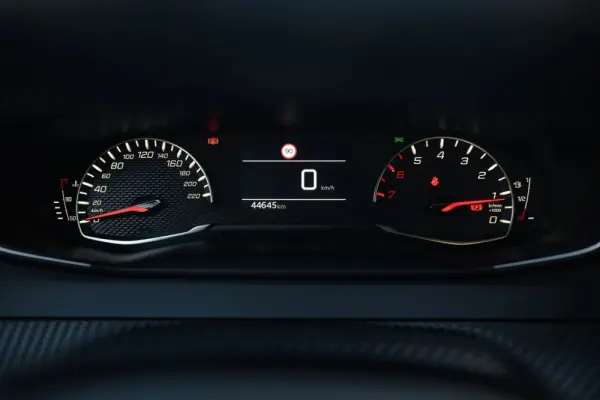 Peugeot 2008 1.2 PureTech Allure Pack 26