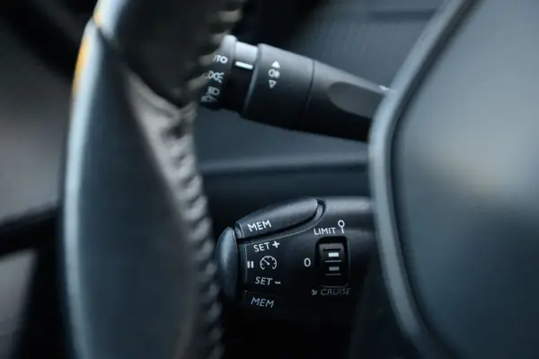 Peugeot 2008 1.2 PureTech Allure Pack 27