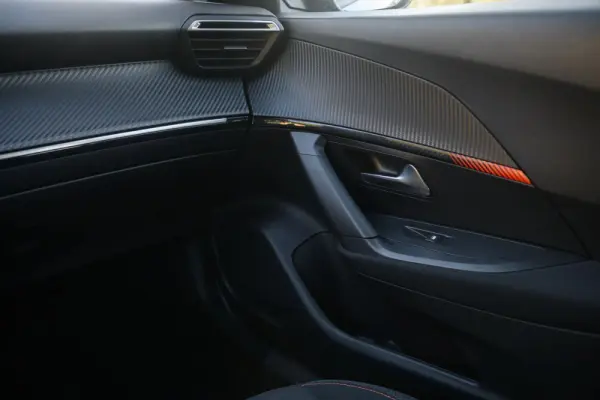 Peugeot 2008 1.2 PureTech Allure Pack 32