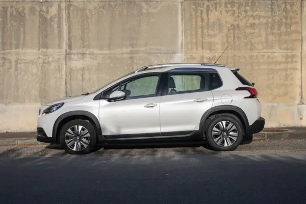 Peugeot 2008 1.2 PureTech Allure EAT6 6