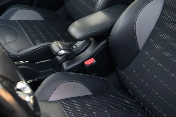 Peugeot 2008 1.2 PureTech Allure EAT6 10