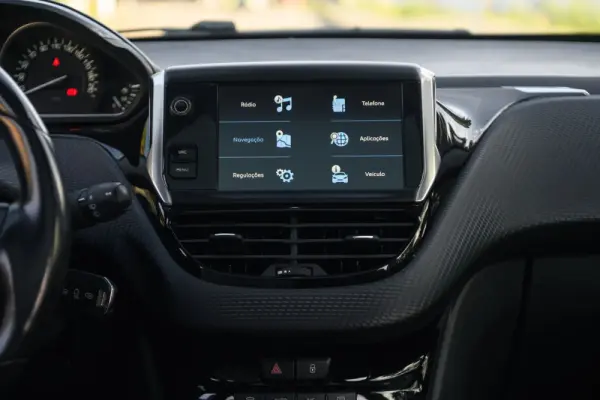 Peugeot 2008 1.2 PureTech Allure EAT6 18