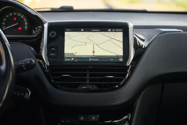 Peugeot 2008 1.2 PureTech Allure EAT6 17