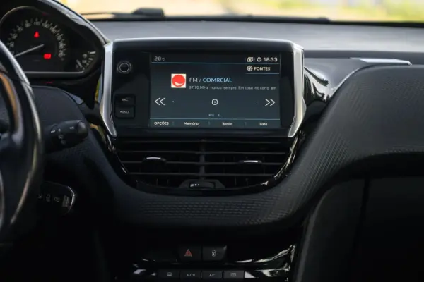 Peugeot 2008 1.2 PureTech Allure EAT6 19