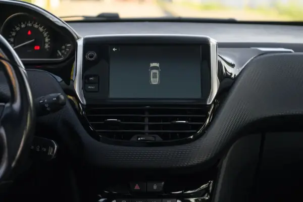 Peugeot 2008 1.2 PureTech Allure EAT6 21