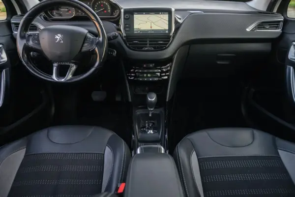 Peugeot 2008 1.2 PureTech Allure EAT6 22