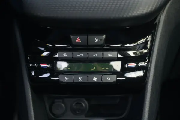 Peugeot 2008 1.2 PureTech Allure EAT6 26