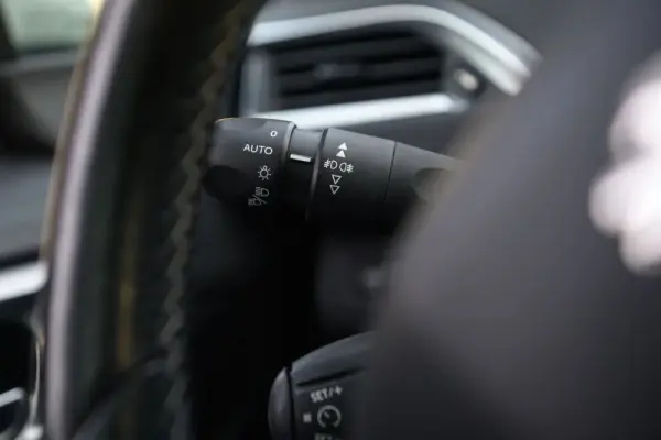 Peugeot 2008 1.2 PureTech Allure EAT6 30