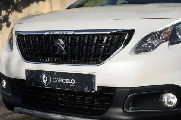 Peugeot 2008 1.2 PureTech Allure EAT6 32