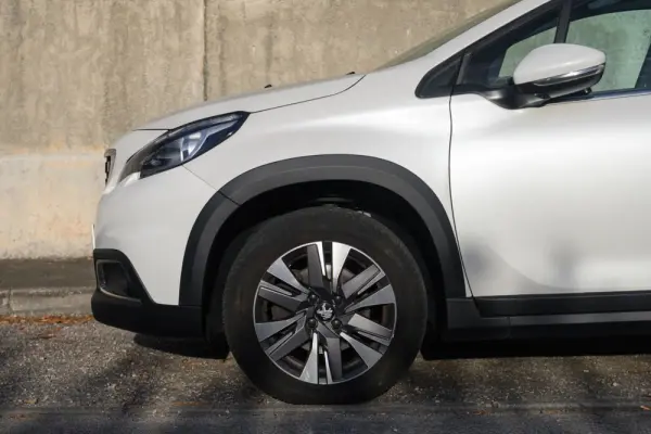 Peugeot 2008 1.2 PureTech Allure EAT6 34