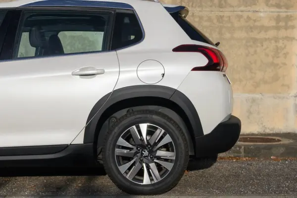 Peugeot 2008 1.2 PureTech Allure EAT6 35