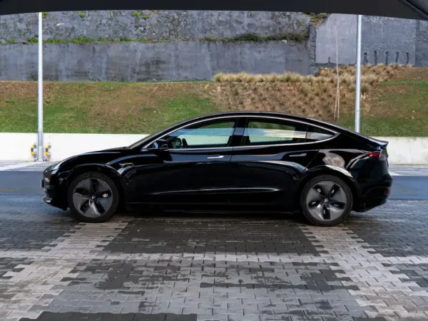 Tesla Model 3 Standard Range Plus RWD 6