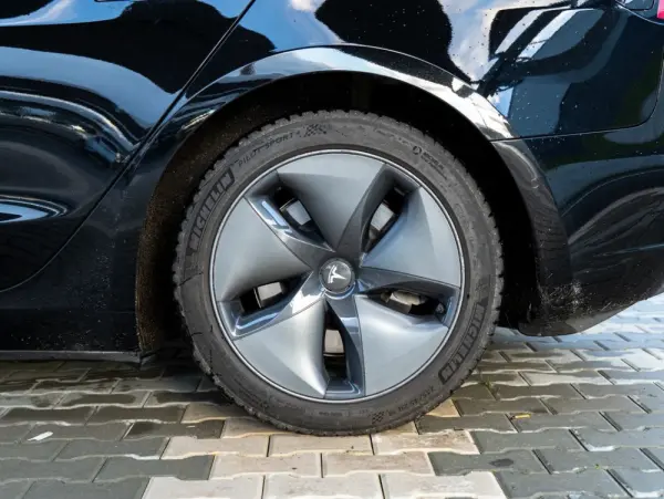 Tesla Model 3 Standard Range Plus RWD 8