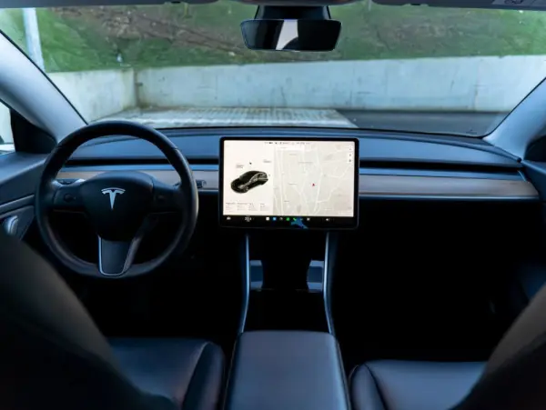 Tesla Model 3 Standard Range Plus RWD 16