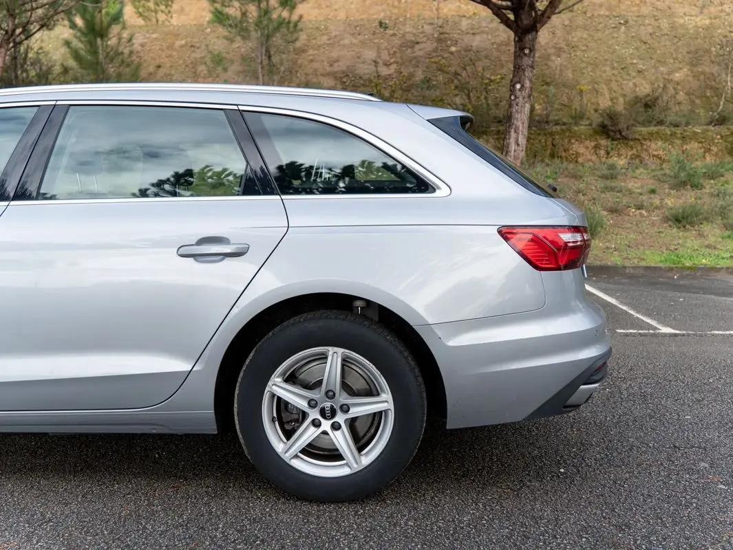 Audi A4 Avant 35 TDI S tronic 10