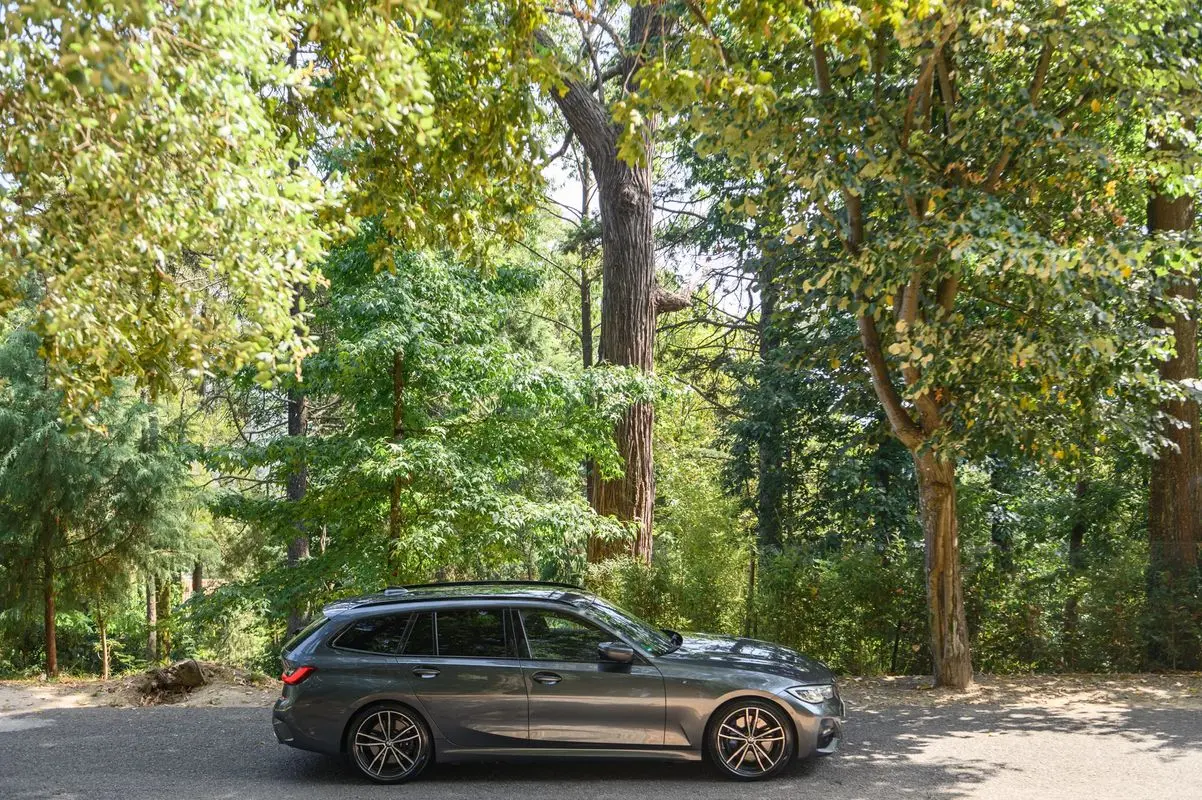 BMW 330 e Touring Pack M Auto 4