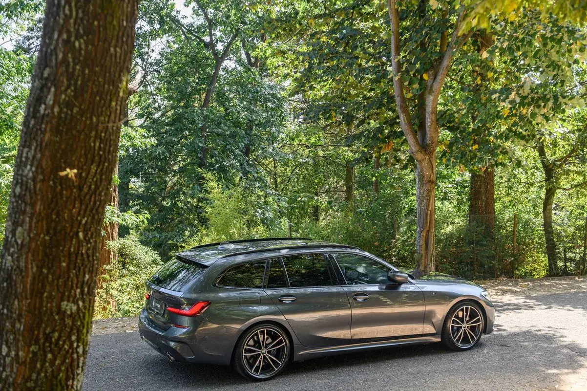 BMW 330 e Touring Pack M Auto 5