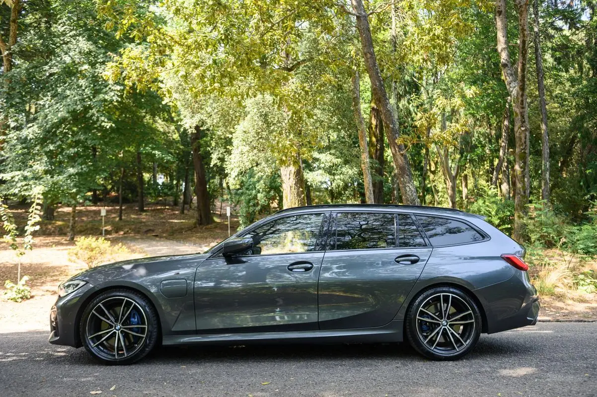 BMW 330 e Touring Pack M Auto 9