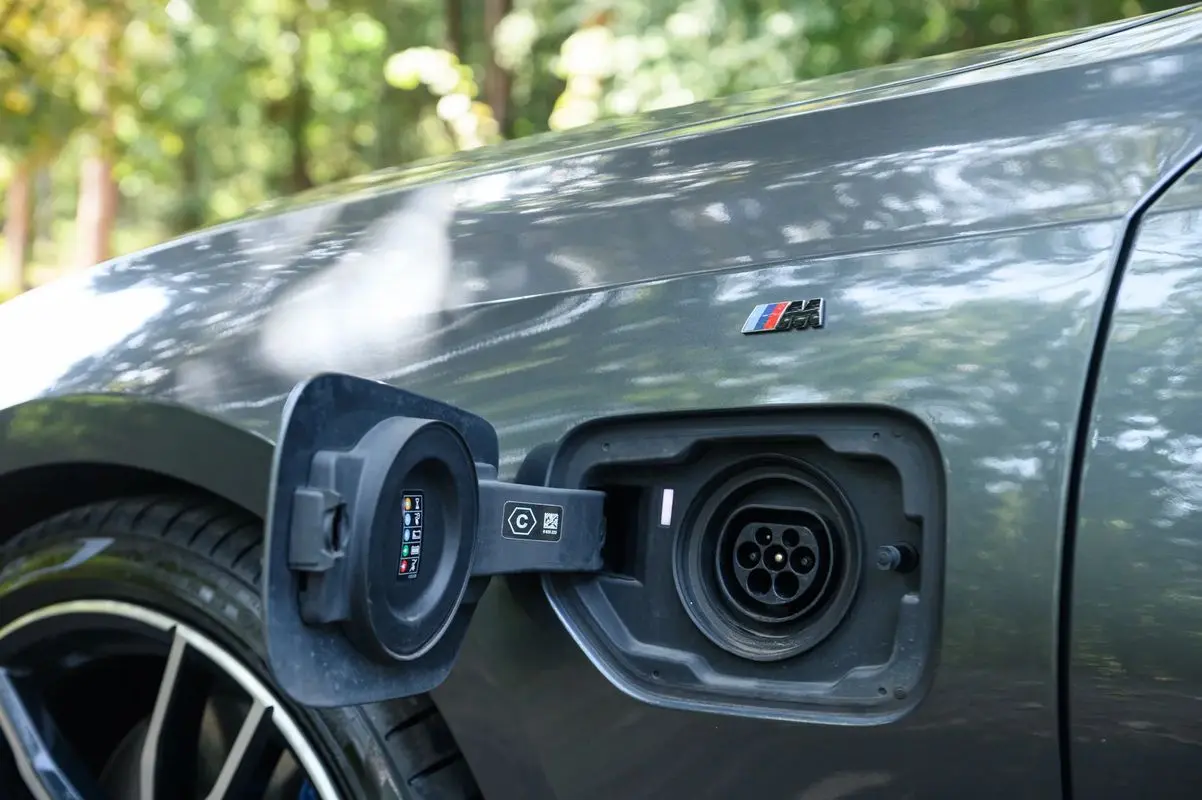 BMW 330 e Touring Pack M Auto 14