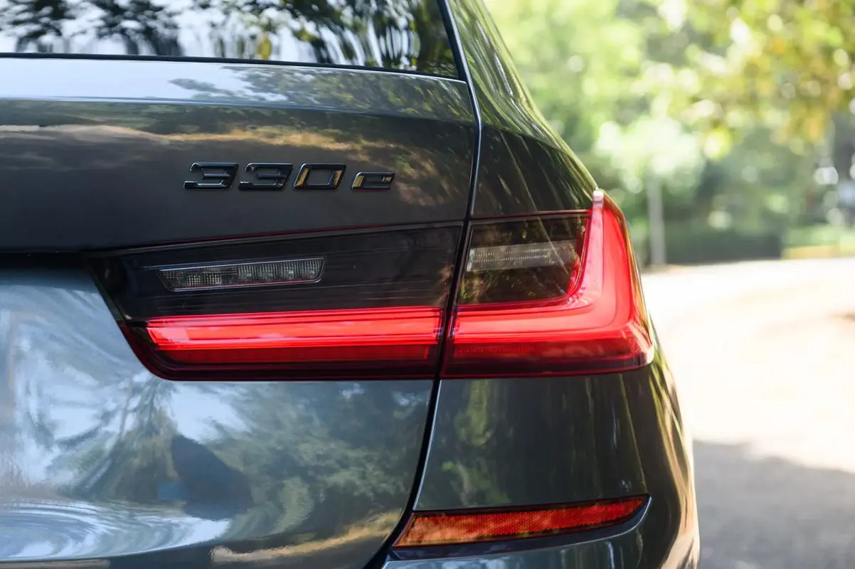 BMW 330 e Touring Pack M Auto 15