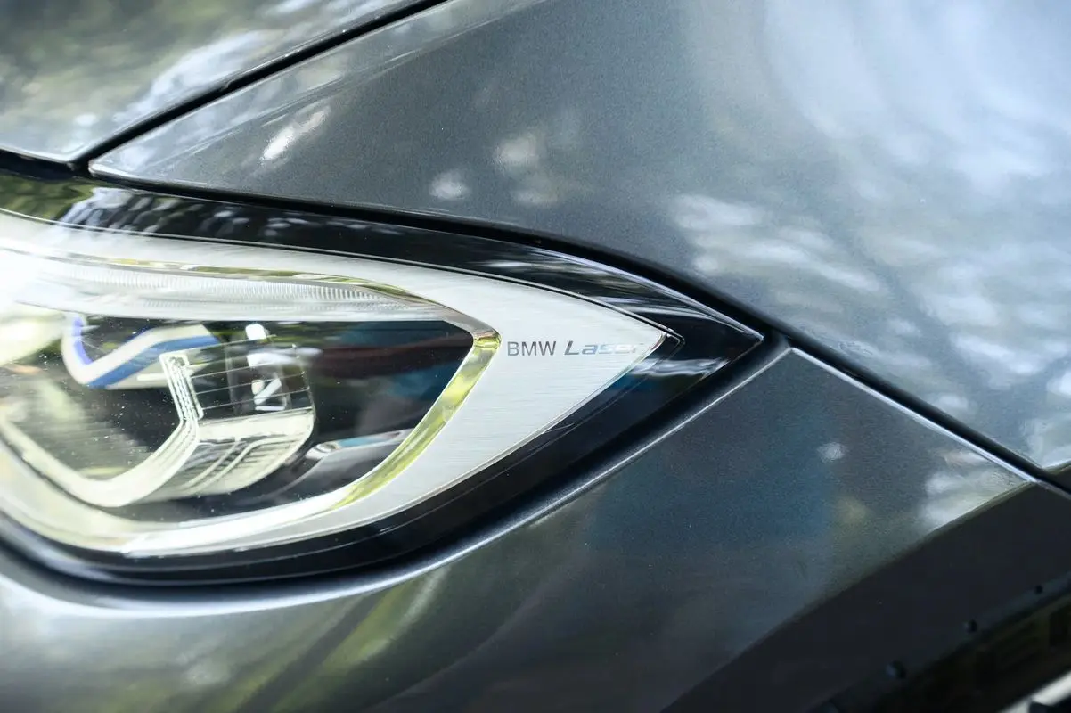 BMW 330 e Touring Pack M Auto 17