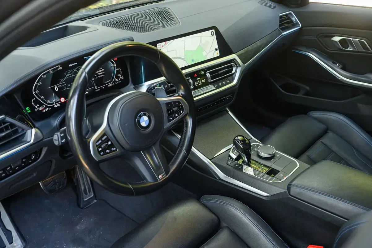 BMW 330 e Touring Pack M Auto 20