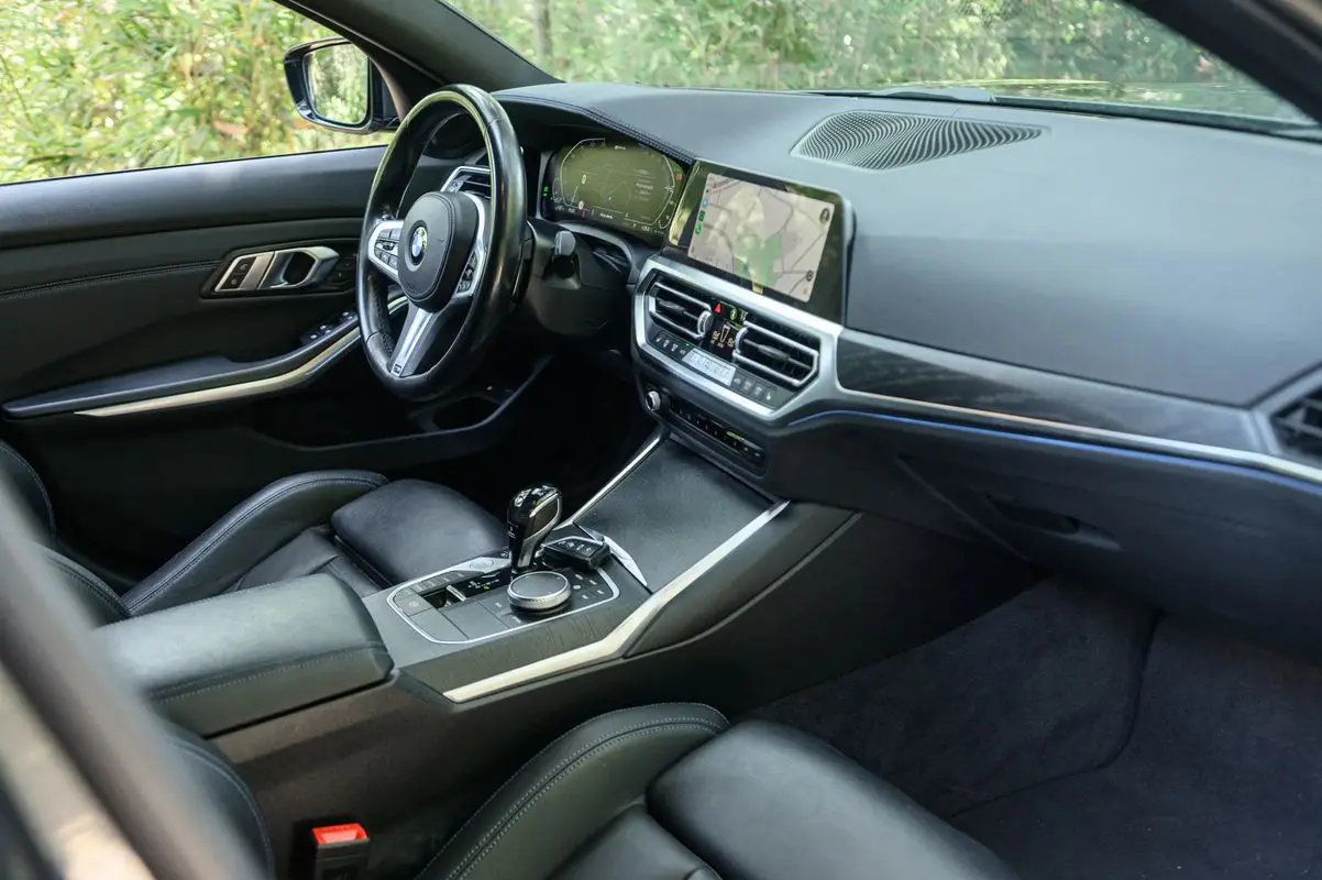 BMW 330 e Touring Pack M Auto 26