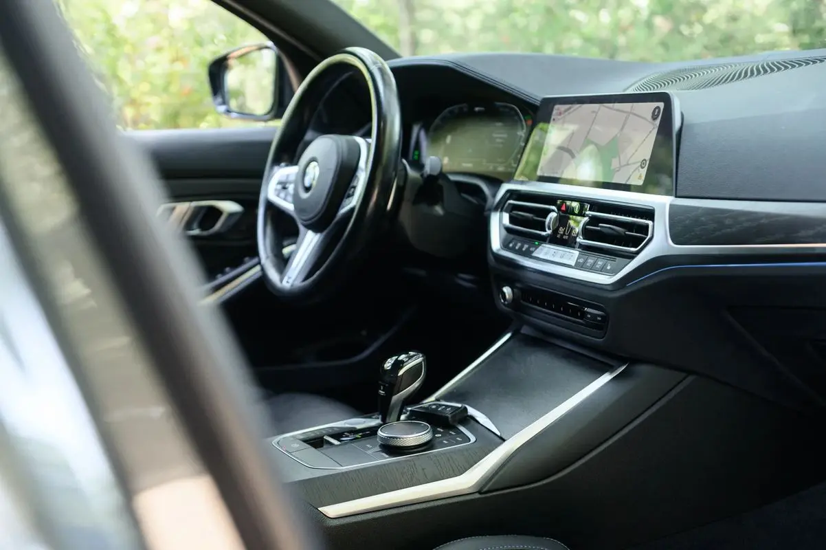 BMW 330 e Touring Pack M Auto 27