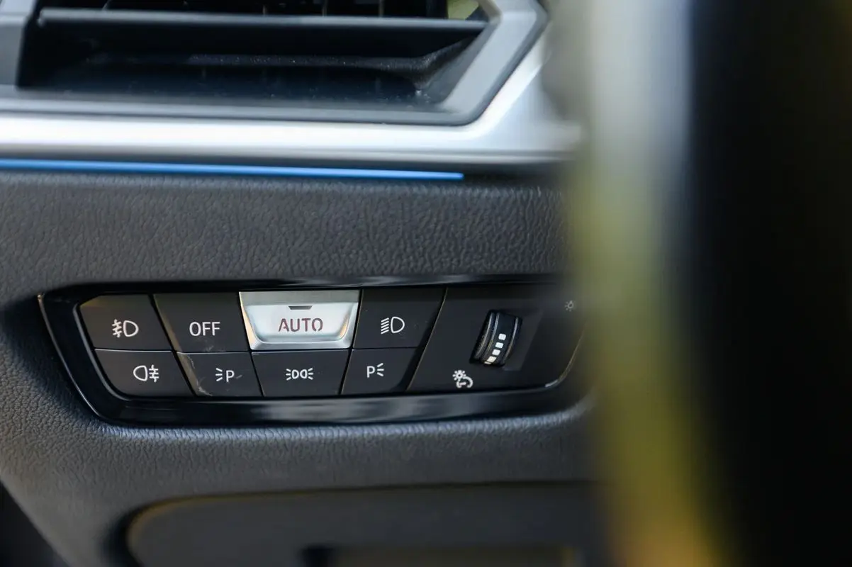 BMW 330 e Touring Pack M Auto 30