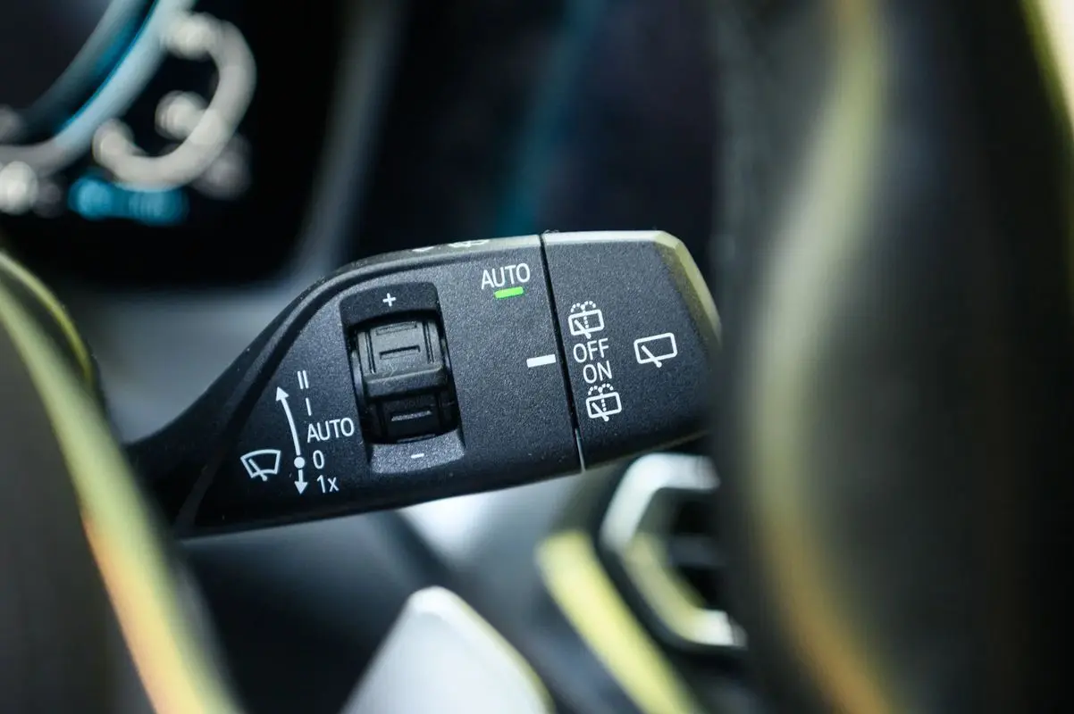 BMW 330 e Touring Pack M Auto 34