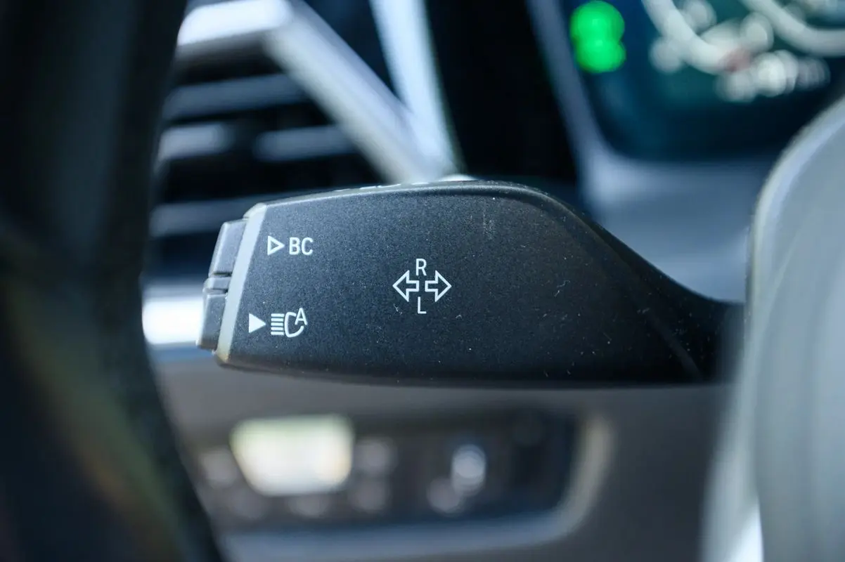 BMW 330 e Touring Pack M Auto 33