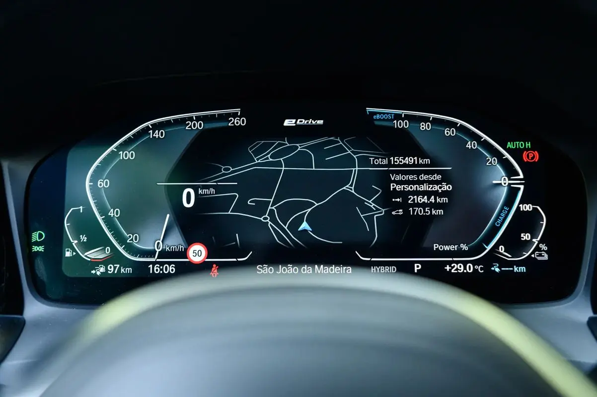 BMW 330 e Touring Pack M Auto 35