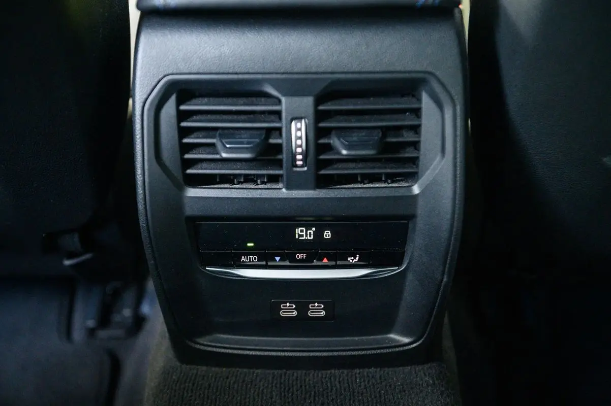 BMW 330 e Touring Pack M Auto 43