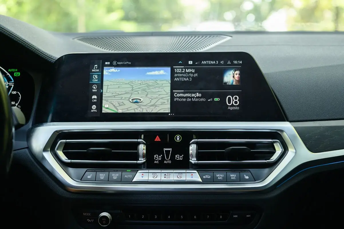 BMW 330 e Touring Pack M Auto 46