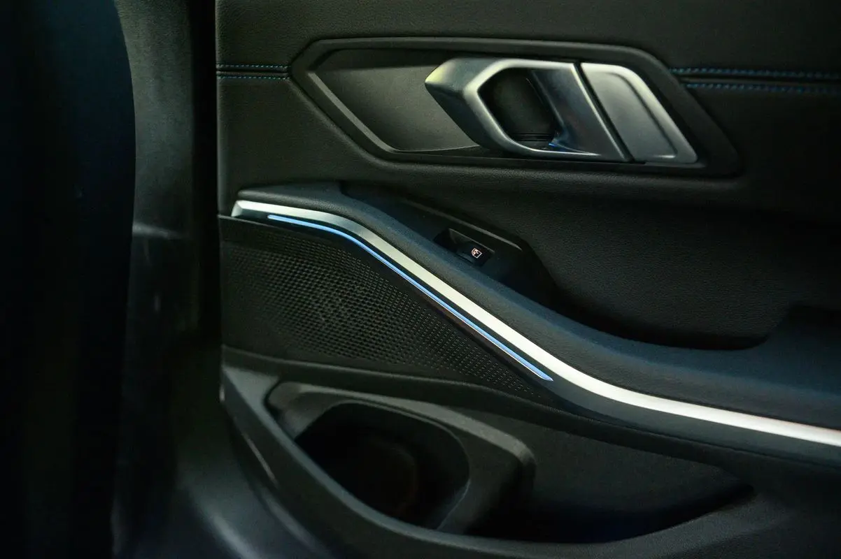 BMW 330 e Touring Pack M Auto 54