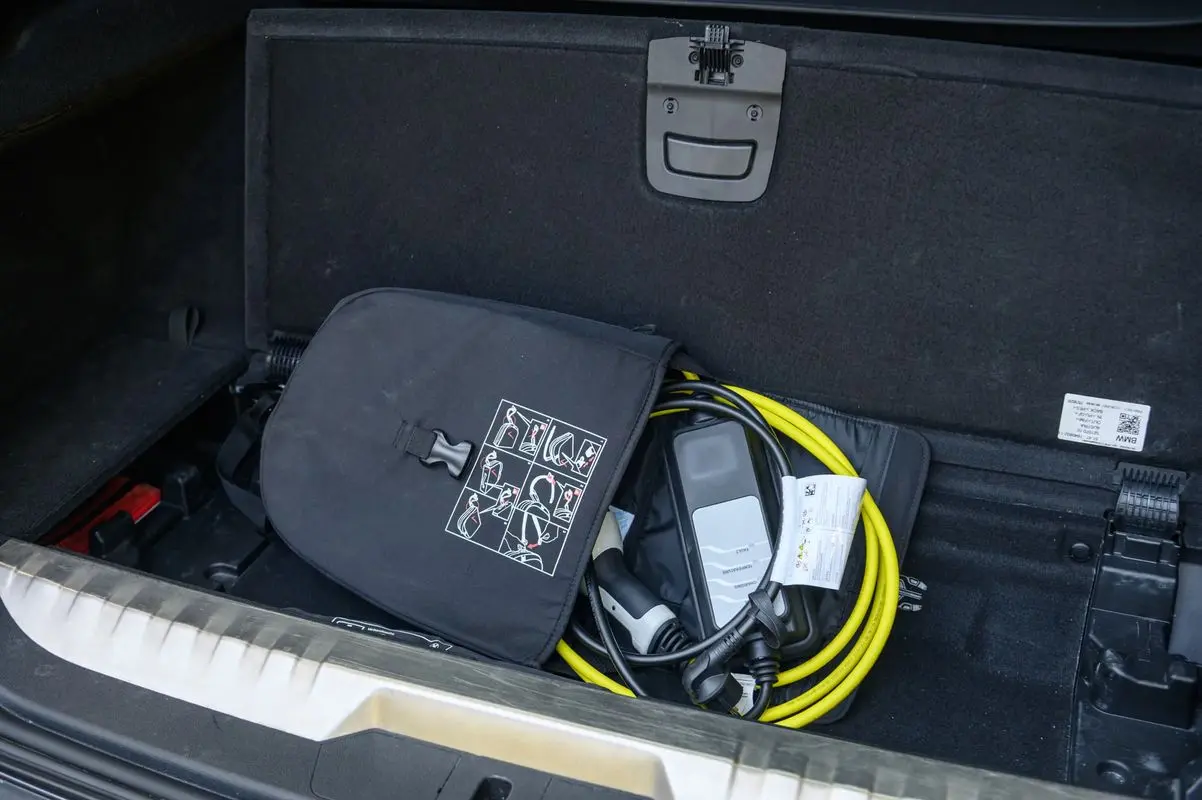 BMW 330 e Touring Pack M Auto 58