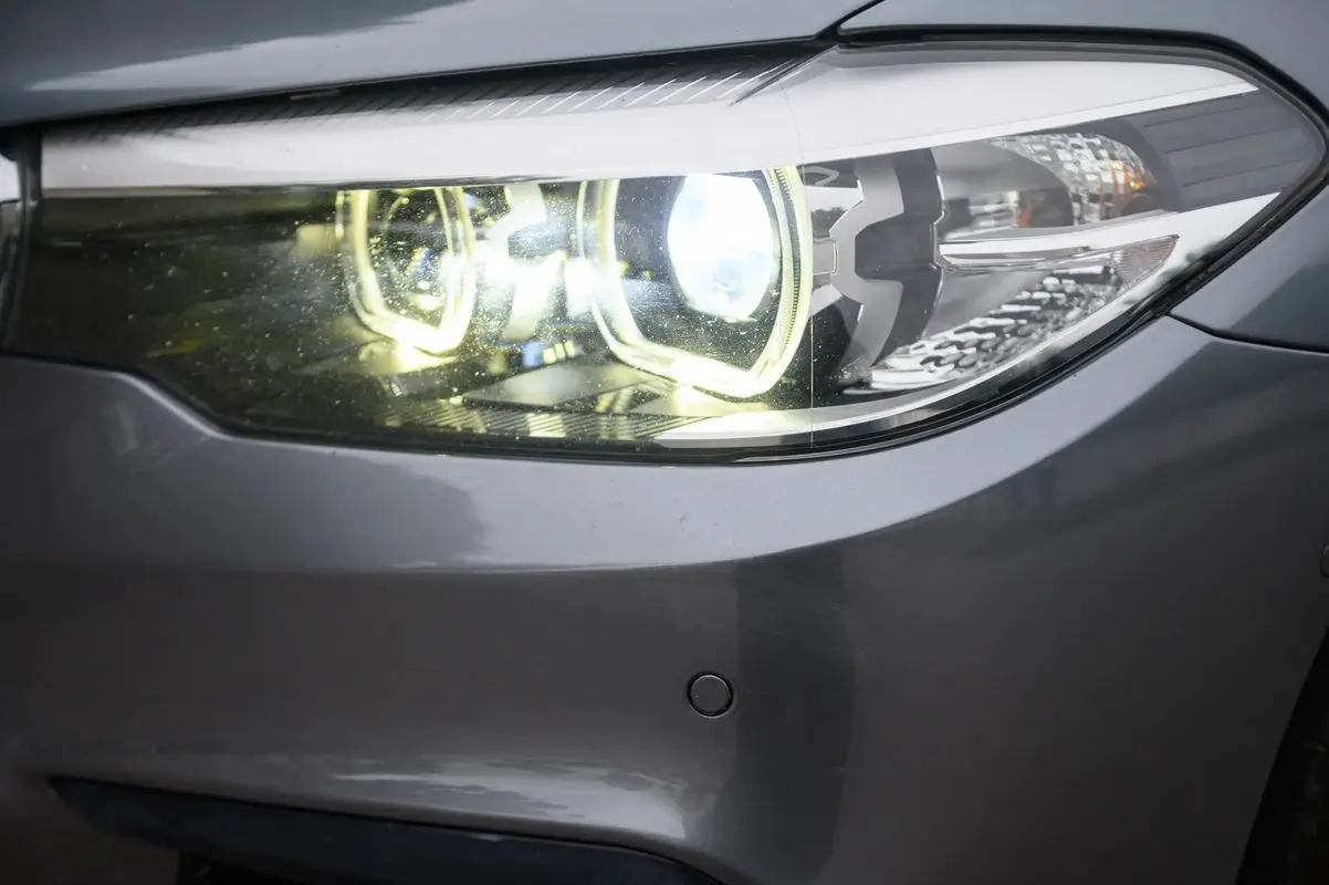 BMW 520 d Pack M Auto 10