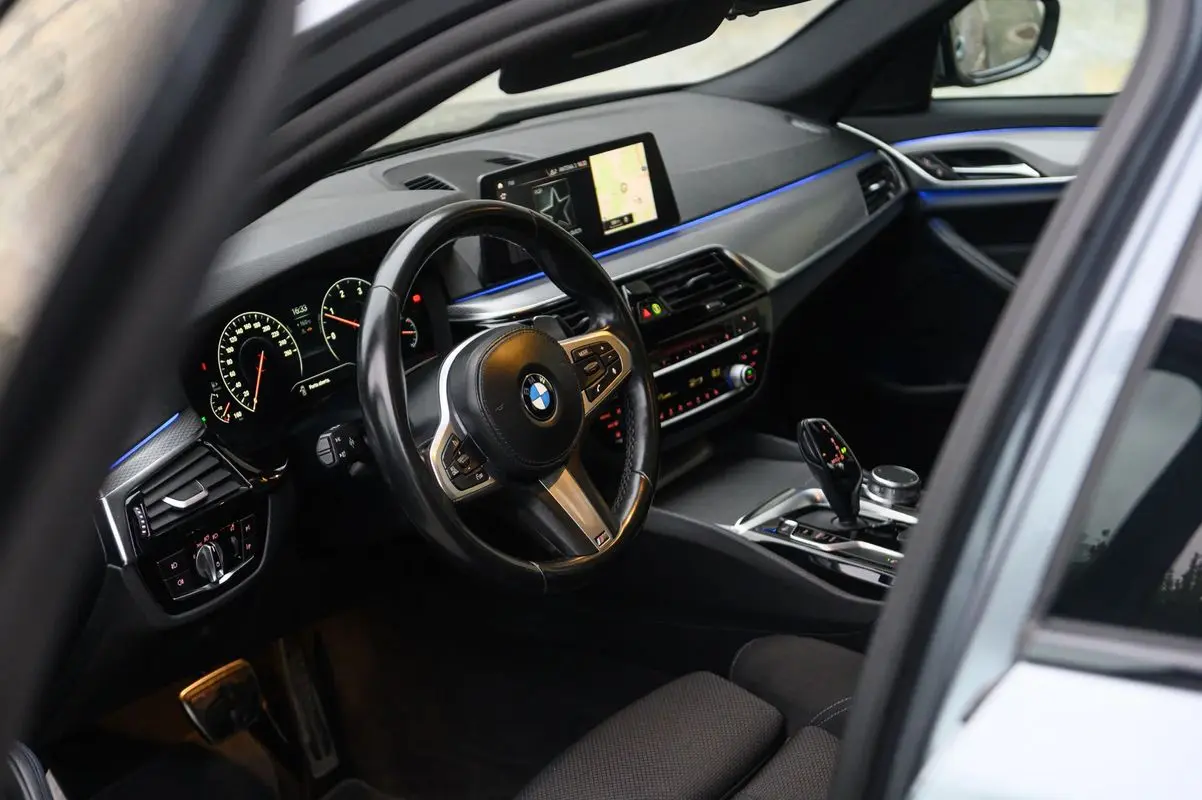 BMW 520 d Pack M Auto 12