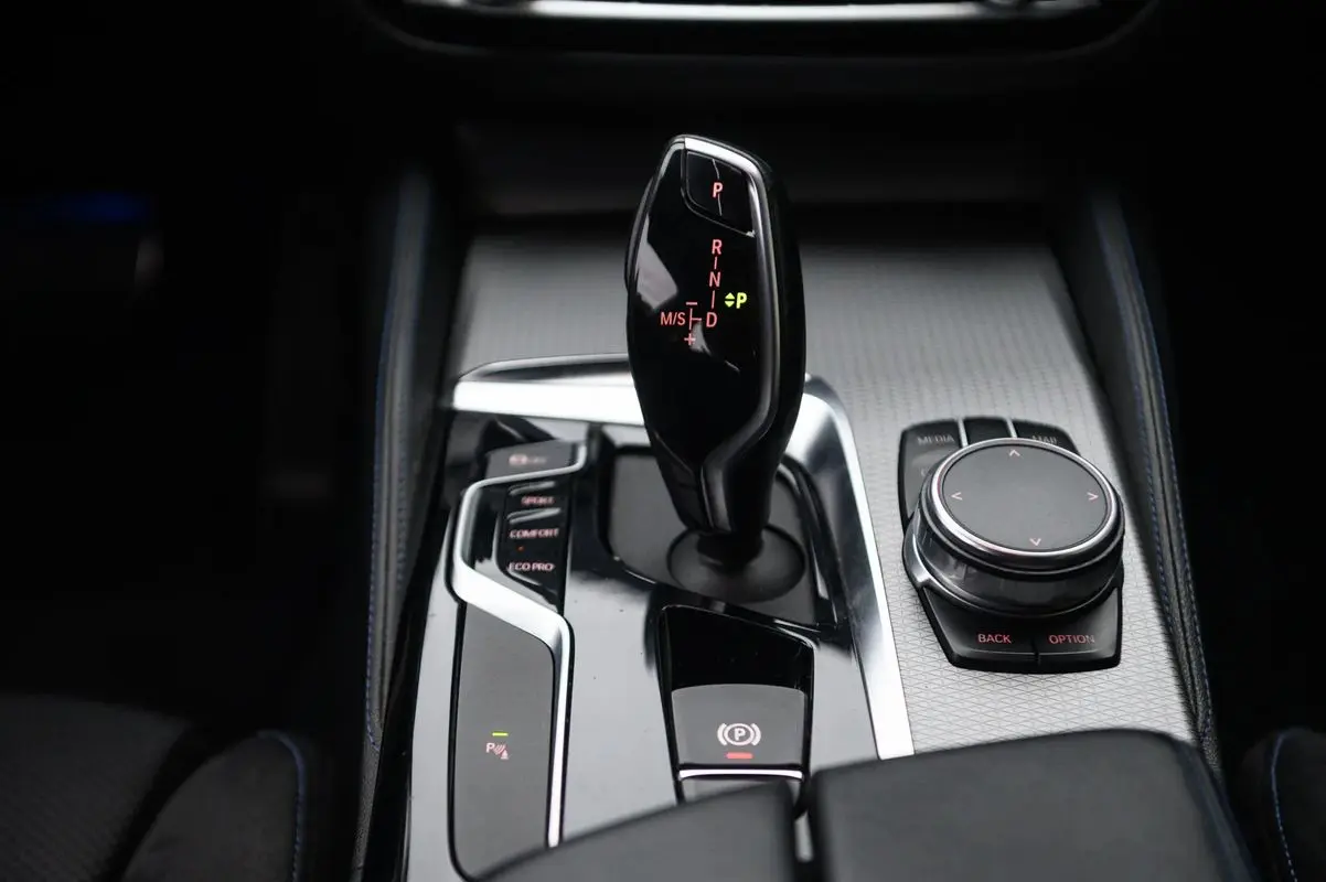 BMW 520 d Pack M Auto 32