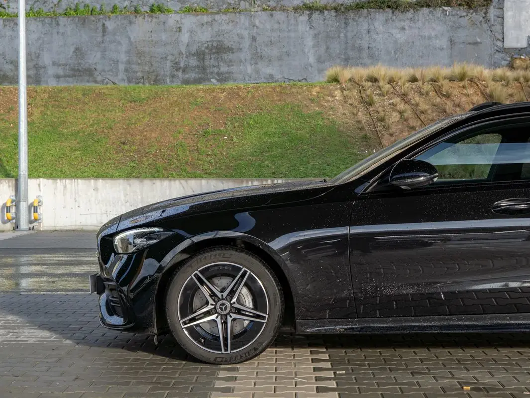 Mercedes-Benz C 300 e AMG Line 7